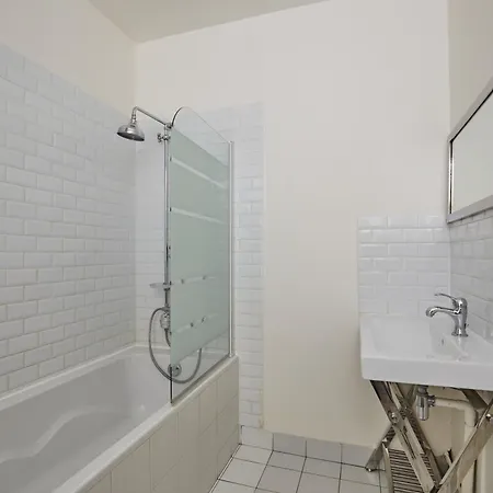 Charming 1br Rue Des Martyrs Lägenhet Paris