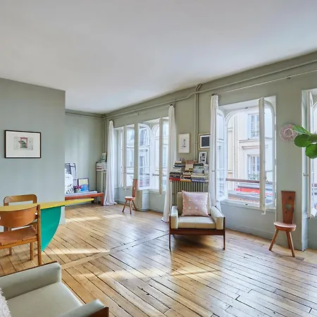 Charming 1br Rue Des Martyrs Paris