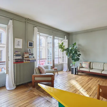 Charming 1br Rue Des Martyrs * Paris