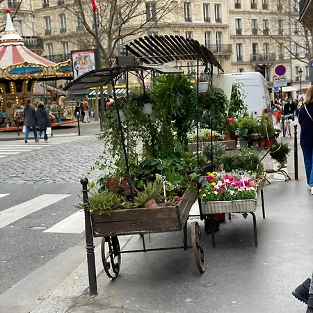 Charming 1br Rue Des Martyrs Paris